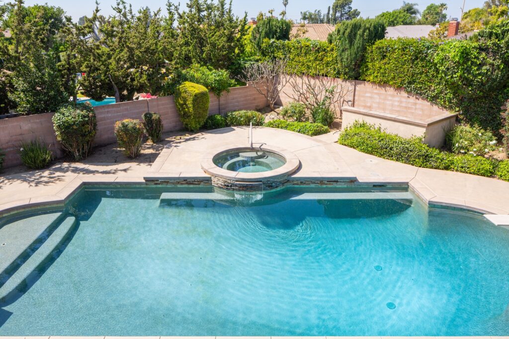 What other mental health facilities in Orange County have a pool?